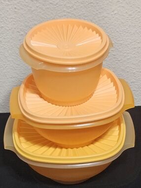 Tupperware Peach/Yellow Stackable Food Storage Bowl Set